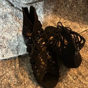 Material Girl zip up wedge New Never Worn